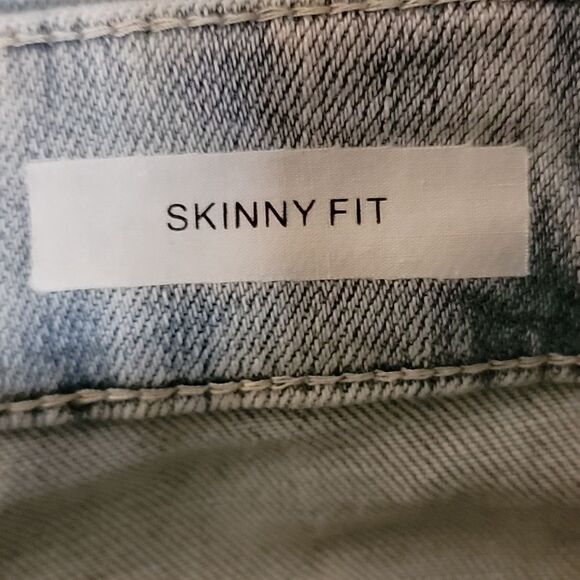 Judy Blue Distressed Skinny Jeans - Picture 4 of 8